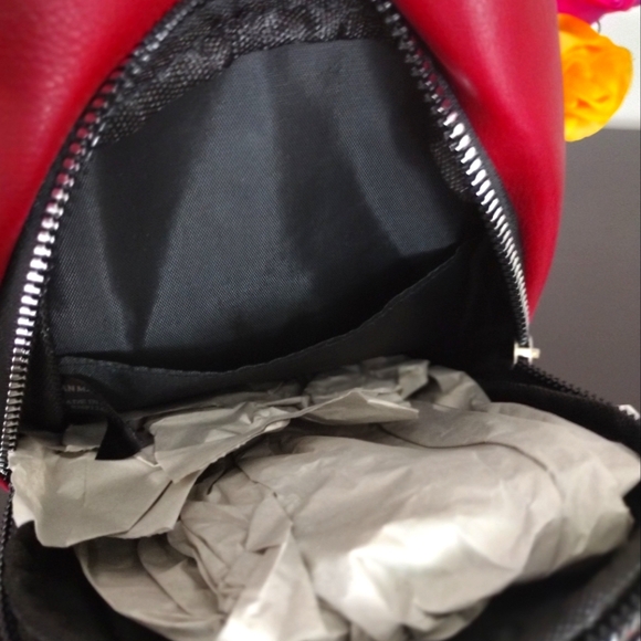 Red Pouch Pack - Picture 6 of 8